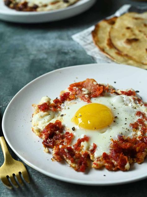 Sun Dried Tomato and Feta Fried Eggs - Brunch & Batter Fried Feta, Golden Beets Salad, Eggs Brunch, Best Egg Recipes, Tomato And Feta, Tomato Caprese, Cranberry Compote, Banana Toast, Brunch Eggs