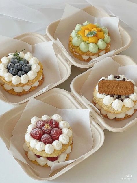 Dessert Mini, Pretty Desserts, Mini Torte, Heart Food, Cute Baking, Pretty Dessert, Small Desserts, Cute Desserts, Mini Desserts