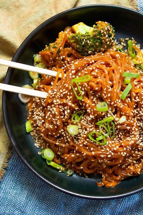 Creamy Gochujang Noodles  This simple noodle dish is so quick and easy. It’s spicy with gochujang, creamy with cream cheese, vinegary with rice vinegar, and fresh with thinly sliced green onions.      #spicynoodles #spicykoreannoodles #gochujang #easydinnerforone #gochujangnoodles Dorm Meals, June Recipes, Gochujang Noodles, Easy Dinners For One, Yam Fries, Noodle Recipes Easy, Noodle Dish, Dinner For One, Sweet Potato Noodles