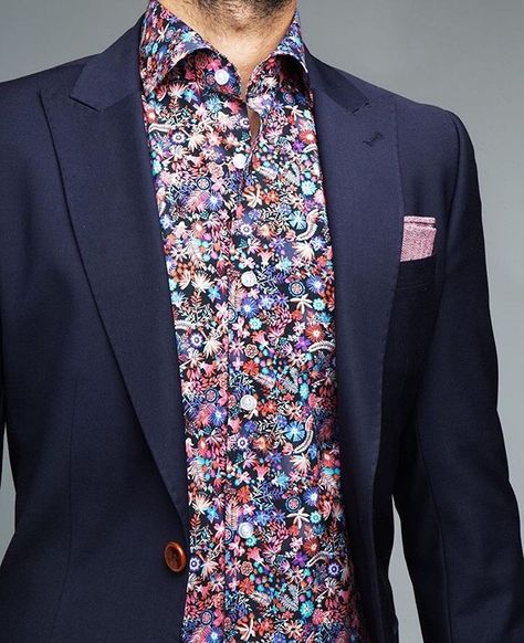 Floral Suit Men, Mens Floral Dress Shirts, Floral Shirt Outfit, Floral Pattern Shirt, Dark Blue Suit, Shirt Outfit Men, Dad Fashion, Pattern Shirt, Double Denim