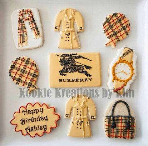 Burberry Cookies Lv Decor, Burberry Birthday, Purse Cookies, Holiday Cookies Decorated, Shoe Cookies, Designer Cookies, Cookie Cake Decorations, Handbag Cakes, Cookies Decoradas