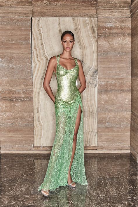 LOOKBOOK: ATELIER VERSACE Fall Winter 2020 Collection Evening Maxi Dress, Runway Fashion Couture, Atelier Versace, Runway Dresses, Gala Dresses, Maxi Dress Evening, Glam Dresses, Looks Chic, Fancy Dresses