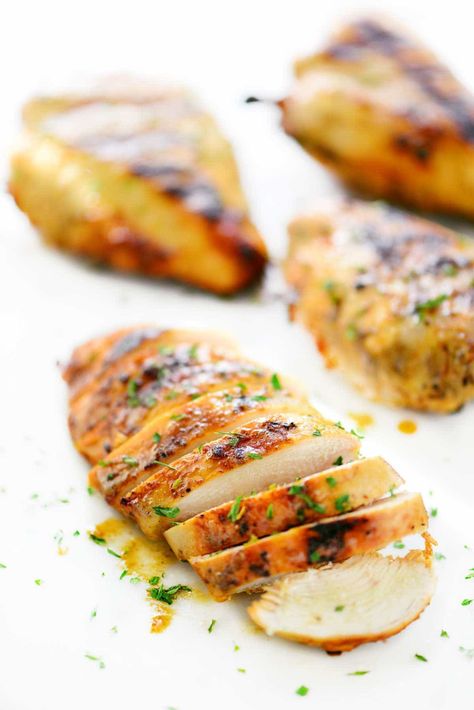 Garlic And Herb Chicken, Garlic Chicken Marinade, Herb Chicken Breast, Chicken Breast Marinade, Garlic Herb Chicken, Garlic Marinade, Marinating Chicken Breast, Chicken Marinade Recipes, Chicken Marinade