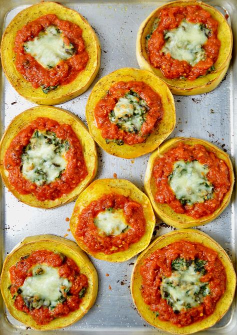 Spaghetti Squash Rings Recipes, Spaghetti Squash Rings, Pizza Spaghetti Squash, Spaghetti Squash Stuffed, Spinach Stuffing, Squash Rings, Best Spaghetti Squash Recipes, Buffalo Chicken Spaghetti Squash, Spaghetti Squash Pizza