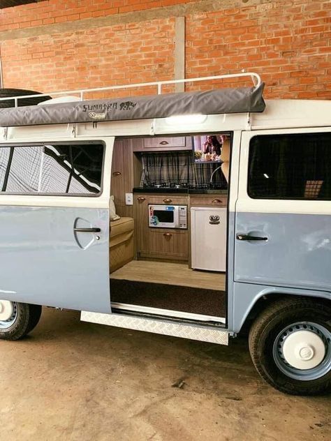 Kombi Food Truck, Vw Conversions, Vintage Volkswagen Bus, Volkswagon Van, Volkswagen Interior, Vw Bus Interior, T3 Vw, Kombi Motorhome, Volkswagen Camper Van