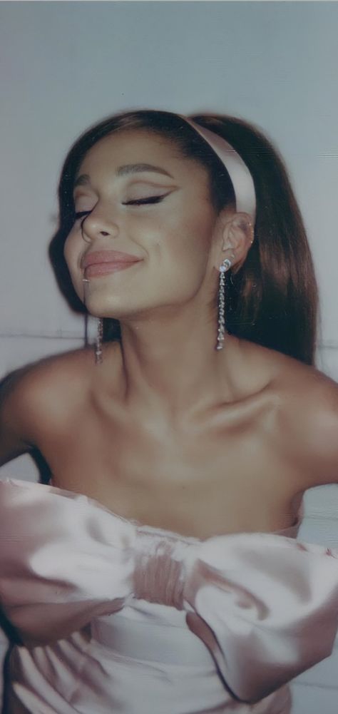 Ariana Grande Poster, Ariana Grande Lockscreen, Ariana Grande Background, Ariana Grande Images, Ariana Grande Fans, Ariana Grande Cute, Instagram Baddie, Ariana Grande Wallpaper, Ariana Grande Photoshoot