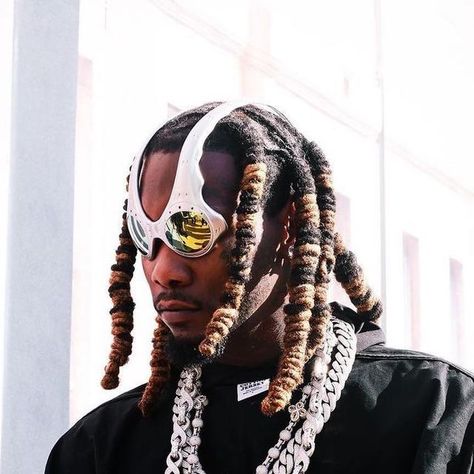 PAUSE Magazine on Instagram: "SPOTTED: Offset makes Paris his own wearing new season Balenciaga & vintage Oakley 🇫🇷😮‍💨 - head over to pausemag.co.uk to see more @pauseonline ___________ Credit: @331des #pauseonline #pfw" Pause Magazine, Vintage Oakley, October 5, The Head, New Season, Dinner Party, See More, Balenciaga, Street Style