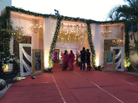 Photo By Verma Tent House - Decorators Wedding Gate Decoration Indian, Entry Gate Decoration Wedding, Wedding Gate Entrance, Reception Decoration Ideas, Wedding Entry, Asian Wedding Decor, Indian Wedding Decorations Receptions, Wedding Gate, Wedding Reception Entrance