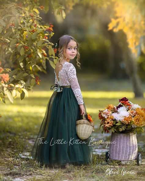 Fall Wedding Flower Girl, Shaded Lehenga, Mehandi Outfit, Fall Flower Girl, Fall Flower Girl Dresses, Bridesmaid Lehengas, Green Flower Girl Dresses, Girl Green Dress, Girls Fall Dresses