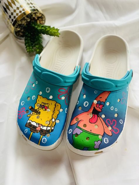 Custom Crocs Paint, Hand Painted Crocs, Spongebob Painted Shoes, Painting On Crocs, Painted Crocs Ideas, Drawing On Crocs, High Spongebob And Patrick, Croc Painting Ideas, Crocs Painting Ideas