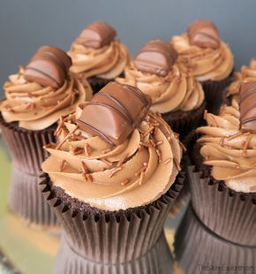 Nutella Bueno Cupcakes Creative Cupcake Recipes, Nutella Buttercream, Creative Cupcakes, Nutella Recipes, Läcker Mat, Deilig Mat, Savoury Cake, Easy Cake Recipes, Chocolate Cupcakes