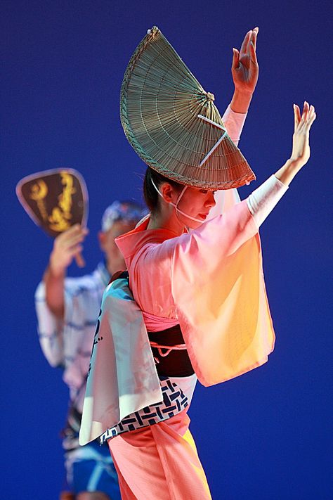 阿波踊りの踊り子 / Awa odori dancer, 2011 by Takero Kawabata All About Japan, World Dance, Shall We Dance, Japan Culture, Japanese People, We Are The World, Dance Art, Maneki Neko, People Of The World