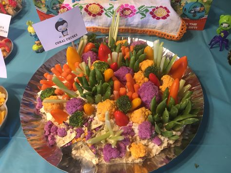 Coral reef/ coral chunks vegetable display. Coral Reef Veggie Tray, Ocean Graduation Party, Birthday Party Veggie Tray, Party Veggie Tray, Ocean Party Food, Coral Birthday Party, Coral Food, Healthy Protein Drinks, Aquarium Party