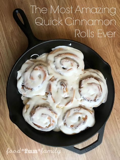 Comfort Bake, Recipes Cinnamon Rolls, Skillet Cinnamon Rolls, Camping Recipes Breakfast, Hot Rolls, Quick Cinnamon Rolls, Breakfast Skillet Recipes, Skillet Bread, Breakfast Skillet