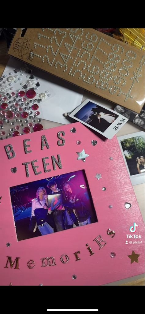 Teenage Life Scrapbook, Teenage Years Scrapbook, Teen Scrapbook Ideas, Teenage Scrapbook, Teen Scrapbook, Scrapbook Books, Senior Year Scrapbook, Year Scrapbook, Teenage Memories