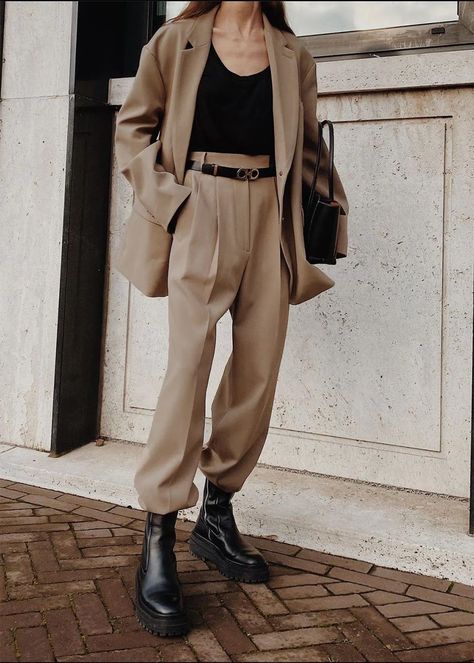 Bea Suit Pants - Latte – The Frankie Shop Outfit Inspirations Edgy, Suit Outfit, Coat Suit, Beige Outfit, Coat Outfit, Frankie Shop, Zara Leather, Camel Coat, Business Outfit