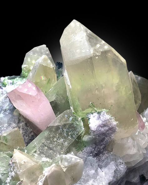 Minerals: 💎 Morganite with Quartz and Green Tourmalines Weight : 4347 Gram Specimen size : 229*153*150 mm Locality: Dara e Pech Afghanistan Presenting beautiful Pink color Morganite crystals with Geeen Tourmalines, Quartz and albite on matrix. Its perfect self standing and aesthetic specimen for collection. #morganite #morganitestone #morganitecrystal #tourmaline #tourmalinecrystals #quartzcrystals #tourmalinekingsworldwide #feldapar #beryl #crystalcluster #mineralspecimens #mineralcolle... Precious Stones Chart, Crystals Quartz, Minerals And Gemstones, Gems And Minerals, Green Tourmaline, Crystal Cluster, Red Garnet, Morganite, Quartz Crystal