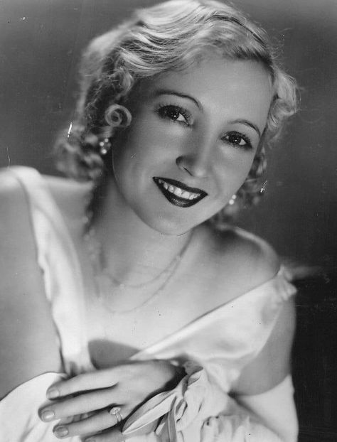 Bessie Love, Miss Marple, Classic Actresses, Hollywood Stars, Old Hollywood, One Shoulder Blouse, Vintage Ladies, Fashion Beauty, Hollywood