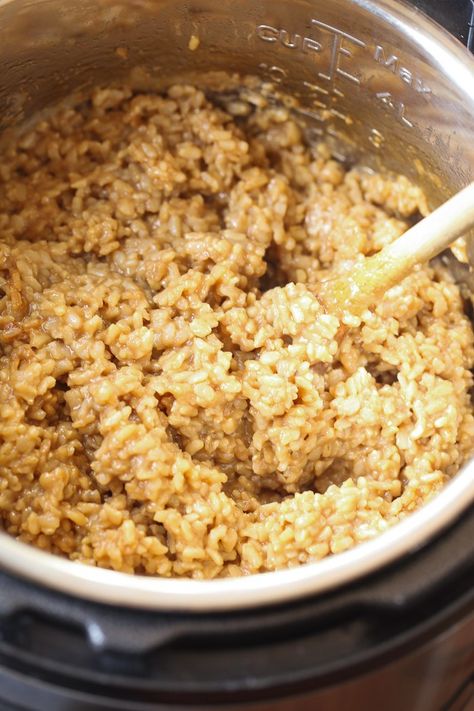 Butter Rice Instant Pot, Rice Recipe Instant Pot, Butter Rice Recipe, Onion Rice Recipe, Buttered Rice Recipe, Stick Of Butter Rice, Rice Instant Pot, Pressure Luck, Cookies And Cups