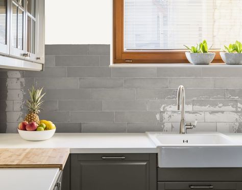 47 Likes, 1 Comments - Merola Tile NY | Be Inspired. (@merolatileny) on Instagram: “Ondine Dove Grey is beautifully understated as this kitchen backsplash. Become a Merola Tile…” Grey Backsplash Kitchen, Light Grey Backsplash, White Brick Tiles, Herringbone Tile Pattern, Brick Wall Tiles, Kitchen Splashback Tiles, Toilet Tiles, Coloured Grout, Grey Backsplash