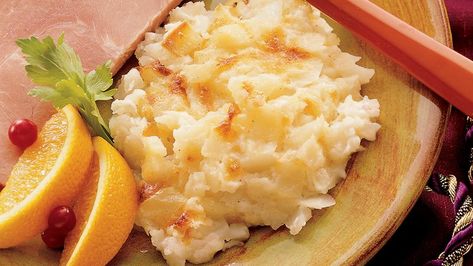 Swiss Potato Casserole Recipe - Pillsbury.com Cheese Potato Casserole, Sour Cream Cornbread, Cracker Barrel Hashbrown Casserole, Cheesy Potato Casserole, Shredded Potatoes, Potatoe Casserole Recipes, Hash Brown Casserole, How To Cook Asparagus, Cheese Potatoes