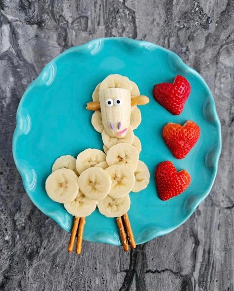 Cute Food For Kids, Picture Food, Kreative Snacks, Edible Roses, Food For Kids, Food Art For Kids, Birthday Breakfast, Amazing Food Art, Vbs Ideas