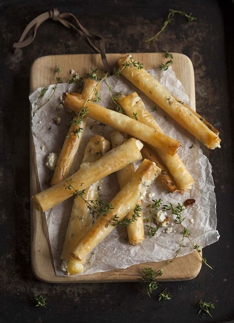 Cheese Cigars, Baked Goat Cheese, Goats Cheese, Beautiful Food, Goat Cheese, Finger Food, Appetizer Snacks, Mac And Cheese, Thyme