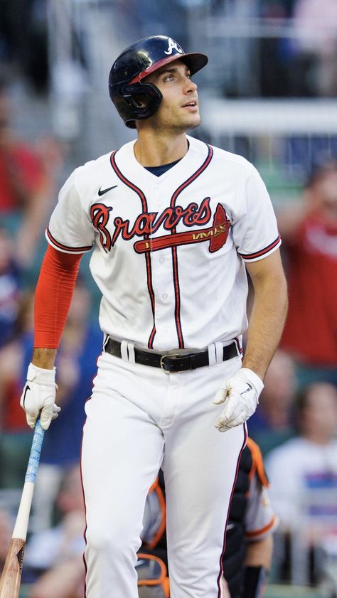 Matt Olson watches post-hit as the ball leaves the park. Ole Miss Baseball, Atlanta Braves Wallpaper, Matt Olson, Brave Wallpaper, Hot Baseball Players, Elvis Presley Memories, Dansby Swanson, Atlanta Braves Baseball, Braves Baseball