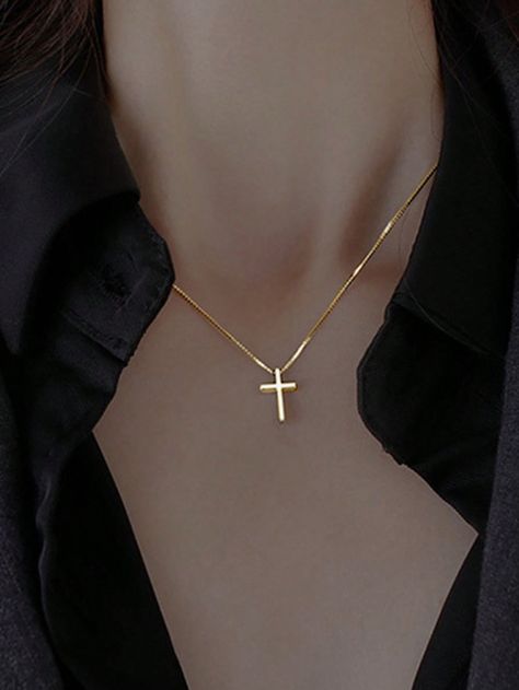 Cross Pendants Woman, Simple Gold Cross Necklace, Gold Chain With Cross, Jewelry Photography Tutorial, Unique Gold Wedding Rings, Tiny Cross Necklace, Creative Necklace, Gold Chain Design, Mens Gold Jewelry