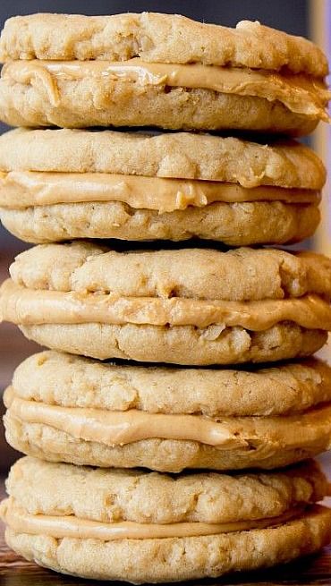 Peanut Butter Nutella Sandwich, Oatmeal Sandwich Cookies, School Cookies, Cookie Sandwich, Desserts Cookies, Peanut Butter Oatmeal Cookies, Food Charlatan, Recipes Cookies, Yummy Mummy