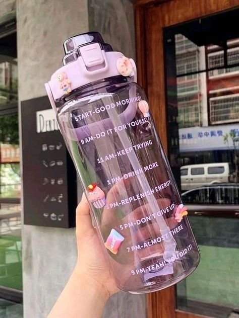 Stylish Water Bottles, Water Jugs, Trendy Water Bottles, Cute Stationary School Supplies, Cute Coffee Cups, Motivational Water Bottle, Botol Air, Office Gym, Cute Water Bottles