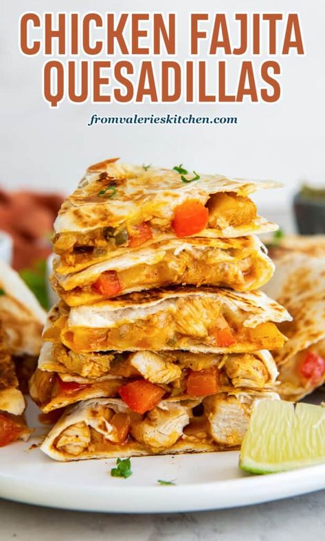 Fajita Quesadilla Recipe, Chicken Fajita Quesadilla, Chicken Fajita Quesadillas, European Meals, Taco Quesadilla, Fajita Quesadilla, Southwest Chicken Soup, Fajita Seasoning Recipe, Restaurant Recipes Famous