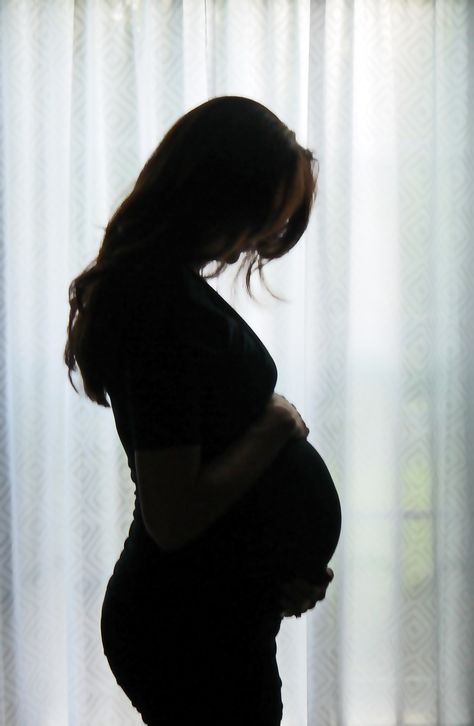 Maternity Photoshoot Silhouette, Black White Maternity Shoot, Black And White Maternity Shoot At Home, Pregnancy Photos Black And White, Silhouette Pregnancy Photos, Aesthetic Pregnancy Photos, Maternity Photography Black And White, At Home Pregnancy Pictures, Black And White Maternity Shoot