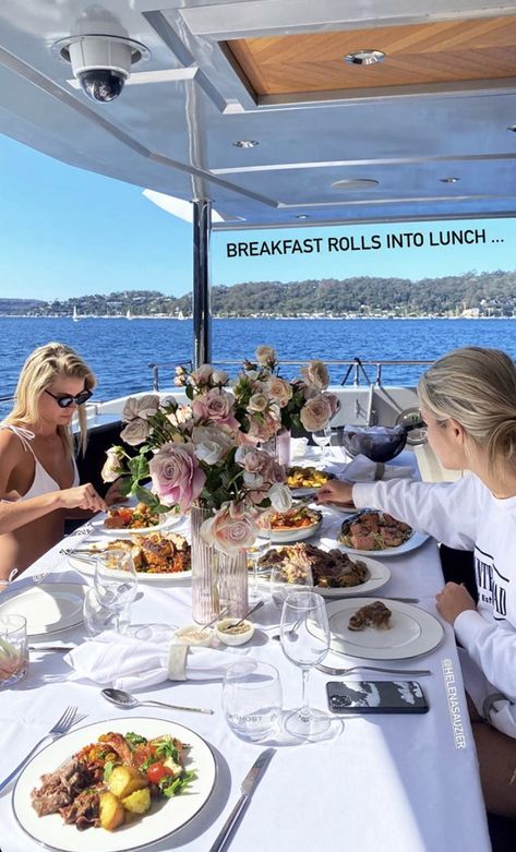 Breakfast On Yacht, Boat Birthday Party Aesthetic, Breakfast With Friends Aesthetic, Yacht Date, Croatia Islands, Luxury Yacht Party, Greece Party, Yacht Aesthetic, Confort Food