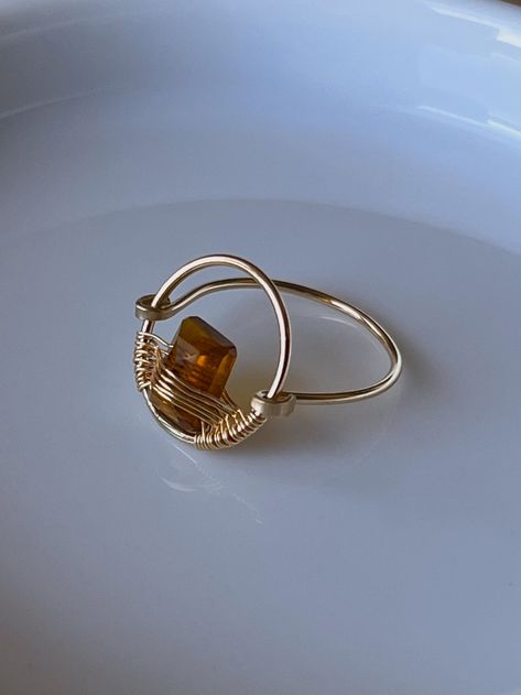 Wire Wrapping Rings, Disney Inspired Jewelry, Gold Wire Ring, Wire Jewelry Rings, Wire Wrapped Gemstones Pendant, Wire Wrapped Stone Jewelry, Wire Wrap Jewelry Designs, Wire Wrapped Jewelry Diy, Fancy Rings