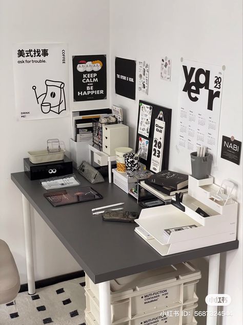 Black Desk Aesthetic Korean, Black And White Study Table, Black Desk Ideas, Black Study Table, Black Study Desk, Black And White Desk Setup, White And Black Desk, Black Desk Setup, Black Desk Aesthetic