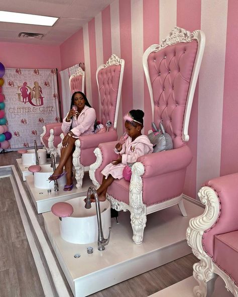 Pink Salon, Kids Salon, Beauty Room Salon, Nail Salon Interior, Spa Room Decor, Mommy Daughter Outfits, Salon Suites Decor, Kids Spa, Nail Salon Decor