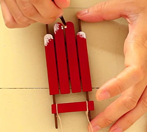 Try making a DIY Sled and Skis Ornament from popsicle sticks and craft paint Ski Ornaments, Diy Sled, Popsicle Stick Ornaments, Popsicle Stick Christmas Crafts, Diy Jul, Popsicle Crafts, Stick Crafts, Popsicle Stick Crafts, Christmas Wood Crafts