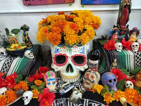 Let’s make a sugar skull floral centerpiece! Dia de los Muertos is a little over a month away, and that means it’s time to break out the colorful decorations. While everyone else spends more than $9.1 billion on Oct 31 festivities, those of us who celebrate Dia de Los Muertos love to make our own decorations. (And those who … Day Of The Dead Crafts, Latinx Art, Skull Centerpiece, Dia De Los Muertos Party Ideas, Sugar Skull Party, Sparkle Crafts, Creative Motivation, Dia De Los Muertos Decorations Ideas, Latina Style