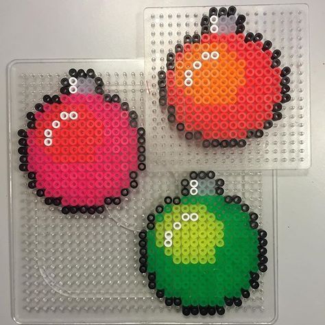 Christmas baubles hama beads by sofiedux More Hama Beads Christmas, Xmas Beads, Christmas Perler Beads, Pearl Beads Pattern, Fuse Bead Patterns, Art Perle, Hama Beads Design, Beads Design, Perler Bead Templates