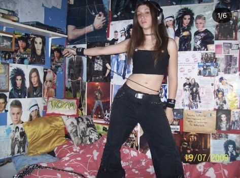 Older Sister Aesthetic, Sister Aesthetic, Older Sister, Mall Goth, Pose Reference Photo, 2000s Fashion, My Vibe, Fitness Inspo