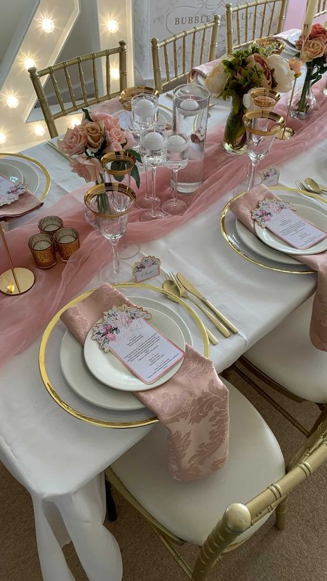 حفل توديع العزوبية, Dinner Party Table Settings, Sweet Sixteen Birthday Party Ideas, Pink Quince, Sweet 17, Birthday Table Decorations, Birthday Display, Cute Birthday Ideas, Birthday Dinner Party