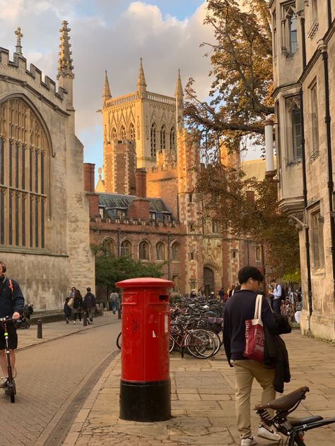 British Summer Aesthetic, Aesthetic Summer Ideas, Cambridge Student, University Inspiration, Cambridge College, British University, Cambridge School, St Johns College, Semester Abroad