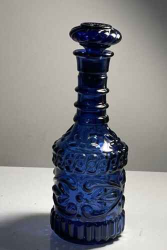 Cobalt Blue glass Decanter Bottle Empty 11" Tall Vintage Jim Beam’s Bonded Beam | eBay Cobalt Blue Glassware Vintage, Vintage Potion Bottles, Blue Brown Decor, Alchemy Ingredients, Vintage Bottles Decor, Cobalt Blue Kitchens, Water Decanter, Blue Kitchen Accessories, Bottle Designs