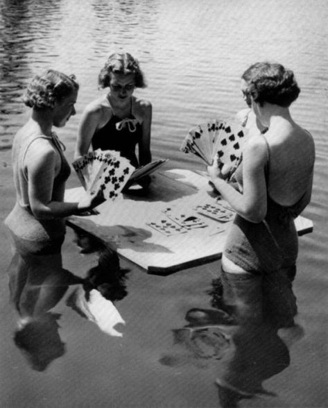 Vintage Friends, Three Women, Photo Vintage, Jolie Photo, Vintage Photographs, Vintage Photography, Historical Photos, Old Pictures, White Photography