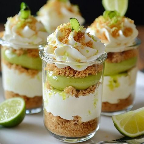 Lily's Bites Key Lime Pie Cake, Key Lime Desserts, Mason Jar Desserts, Lime Desserts, Bun Cake, Cheesecake Parfaits, Lime Pie Recipe, Mini Dessert Cups, Cheesecake In A Jar