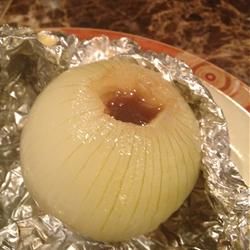 Grilled Sweet Onions Allrecipes.com Stuf with boullion cube and butter, taste like you're biting into French onion soup! Sweet Onions Recipe, Oven Barbecue Chicken, Veggie Side Dish Recipes, Sweet Onions, Grilled Onions, Superbowl Party Food, Bouillon Cube, Lake Food, Onion Recipes