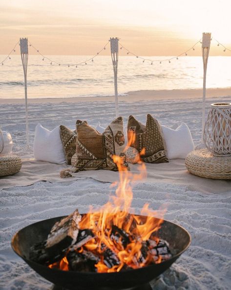 CC.BOONE | APRÉS BEACH LIFESTYLE Beach Bonfire Party Ideas, Beach Bonfire Parties, Beach Engagement Party, Bonfire Wedding, Beach Picnic Party, Charleston Beaches, Aruba Weddings, Sunset Party, Beach Fire