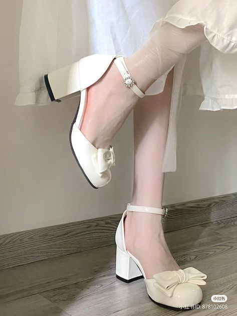 Princess Heels, Korean Shoes, Barbie Fashion Sketches, Mary Janes Shoes, Fairy Shoes, Heels Aesthetic, Expensive Shoes, Cute Shoes Heels, White High Heels