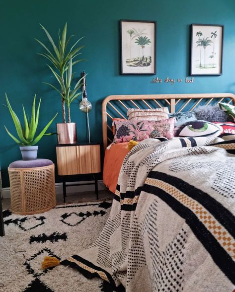 Teal Bedroom Accents, Teal Accent Wall Bedroom, Teal Boho Bedroom, Teal Bedroom Walls, Teal Bedroom Ideas, Bedroom Teal, Teal Accent Walls, Boho Style Interior, Teal Interiors